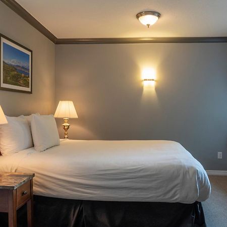 Tiki Shores Inn & Suites Penticton Buitenkant foto