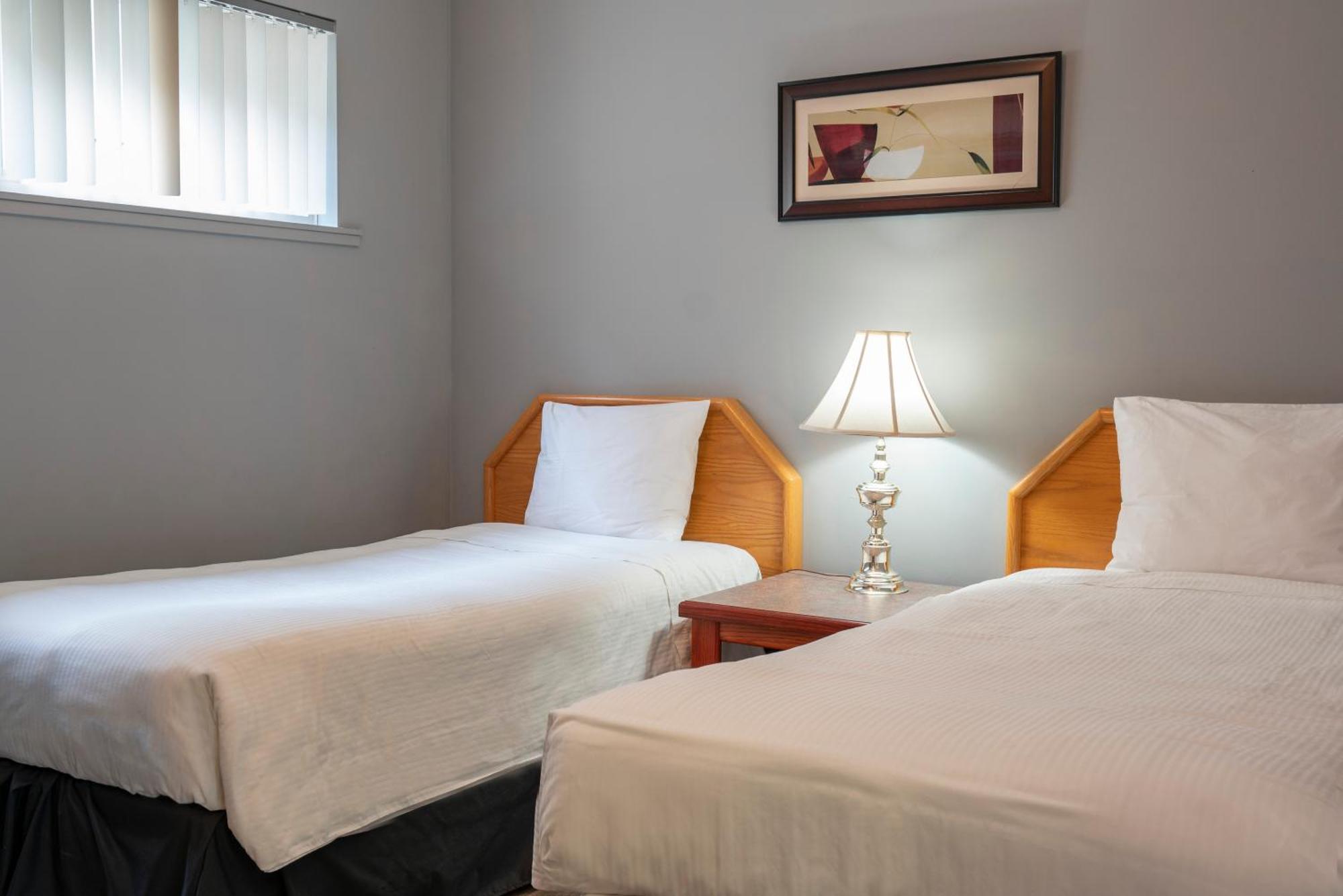 Tiki Shores Inn & Suites Penticton Buitenkant foto
