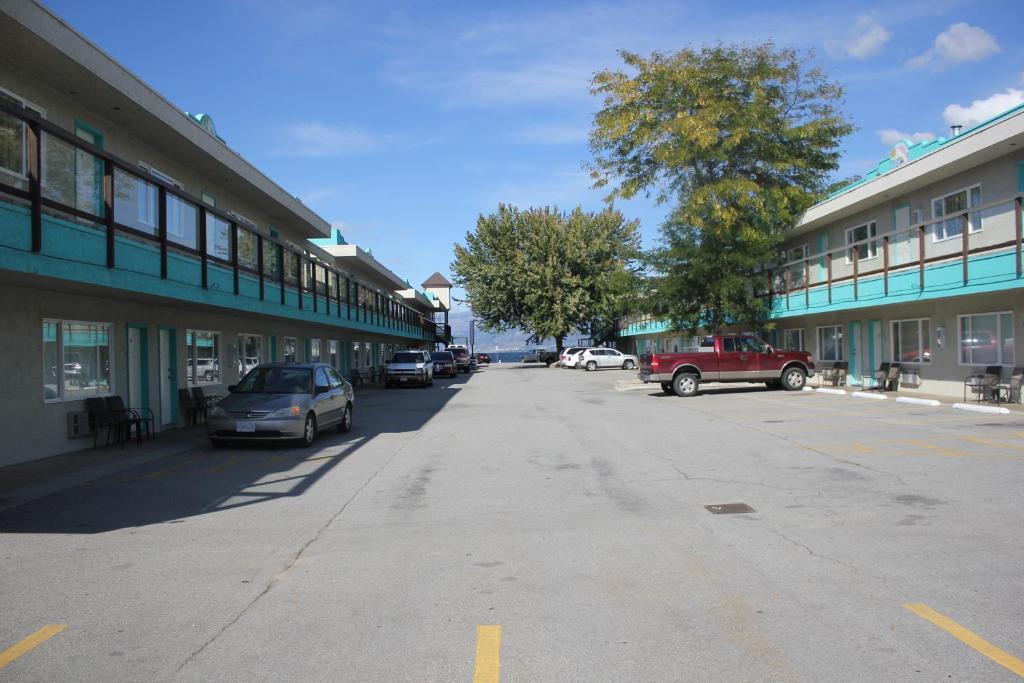 Tiki Shores Inn & Suites Penticton Buitenkant foto