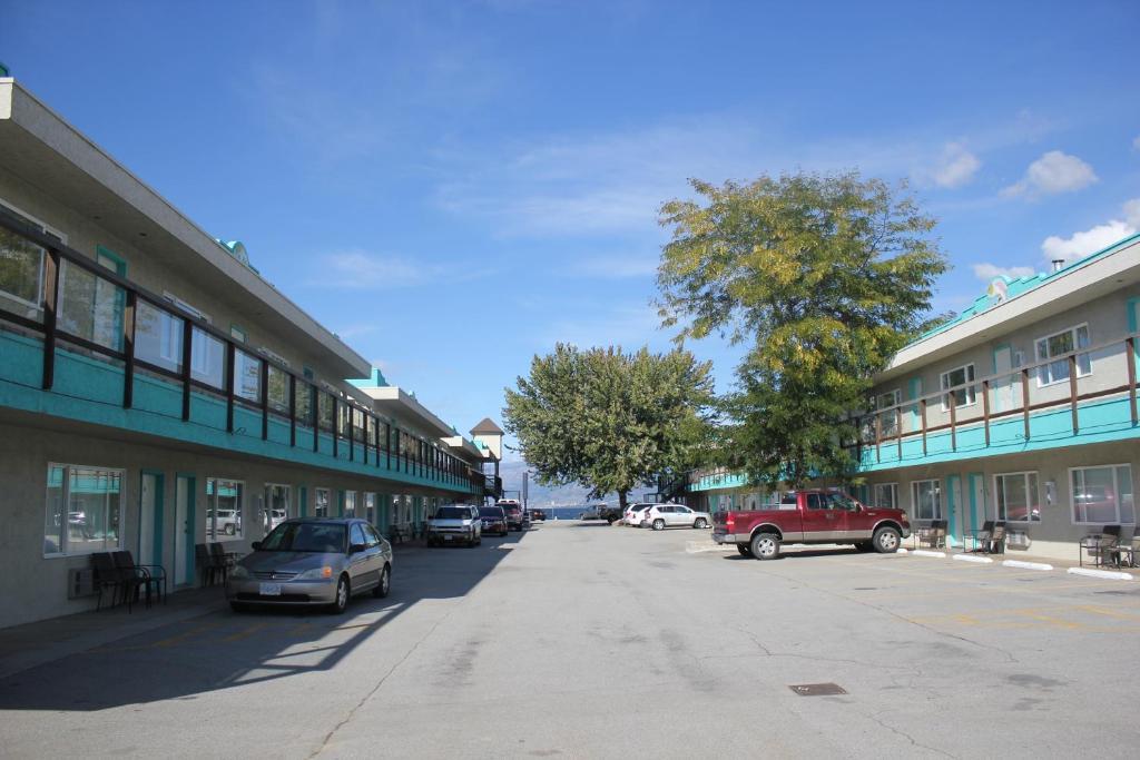 Tiki Shores Inn & Suites Penticton Buitenkant foto