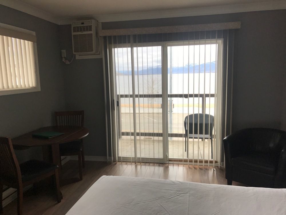 Tiki Shores Inn & Suites Penticton Buitenkant foto