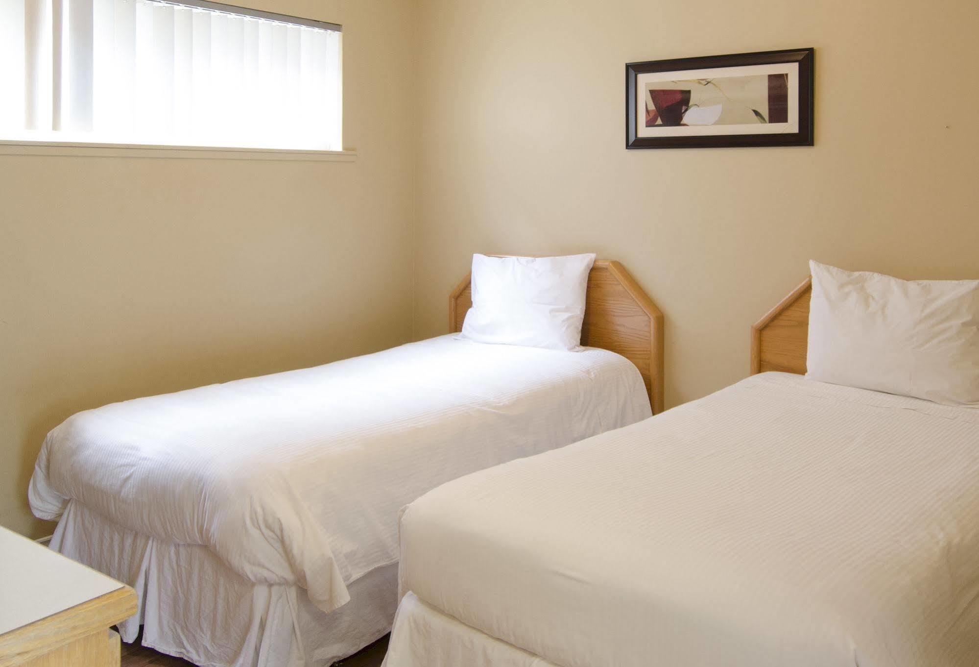 Tiki Shores Inn & Suites Penticton Buitenkant foto
