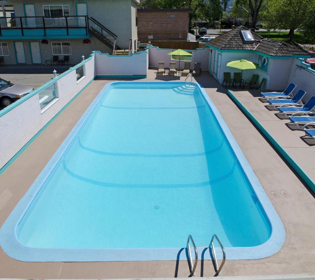 Tiki Shores Inn & Suites Penticton Buitenkant foto