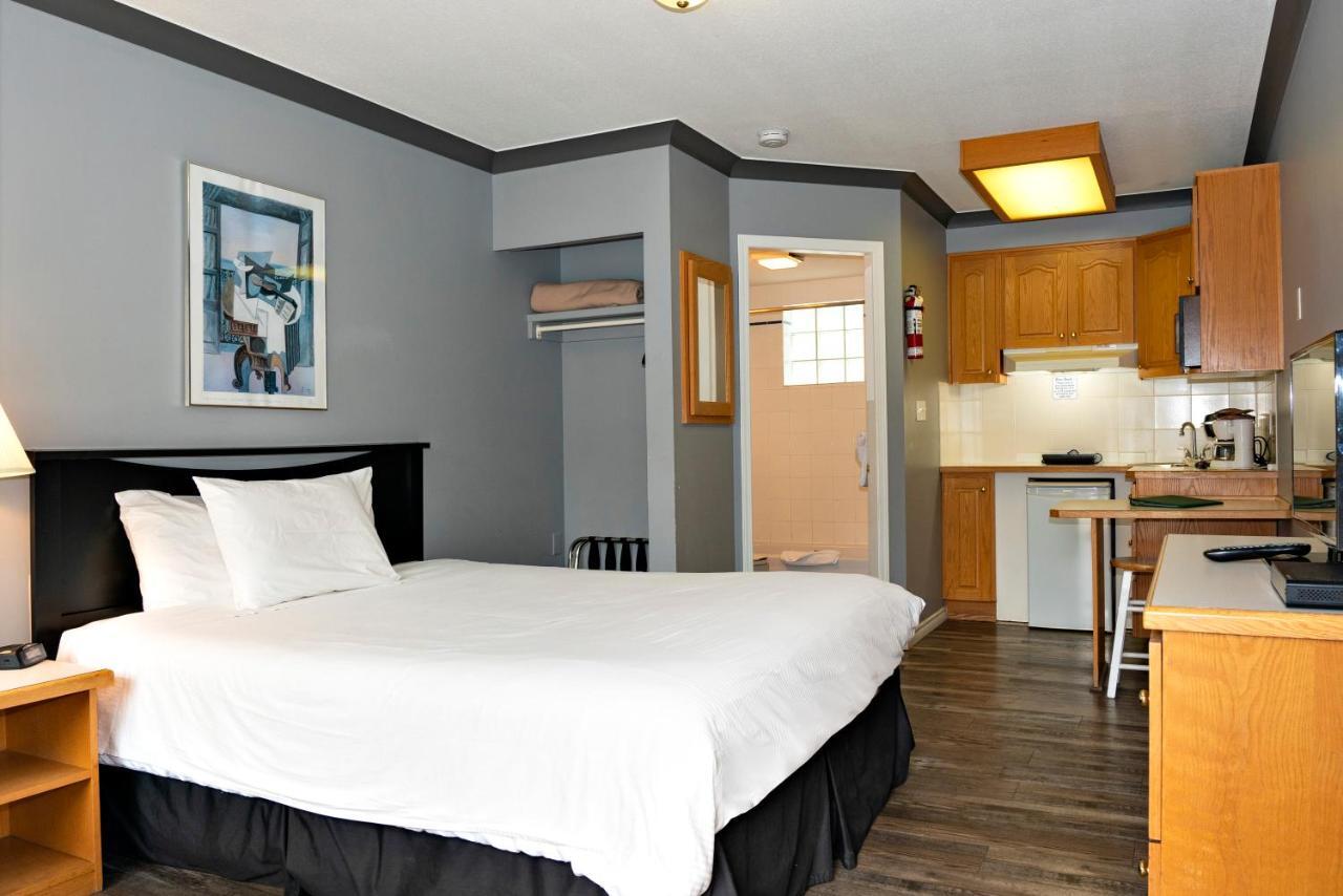 Tiki Shores Inn & Suites Penticton Buitenkant foto